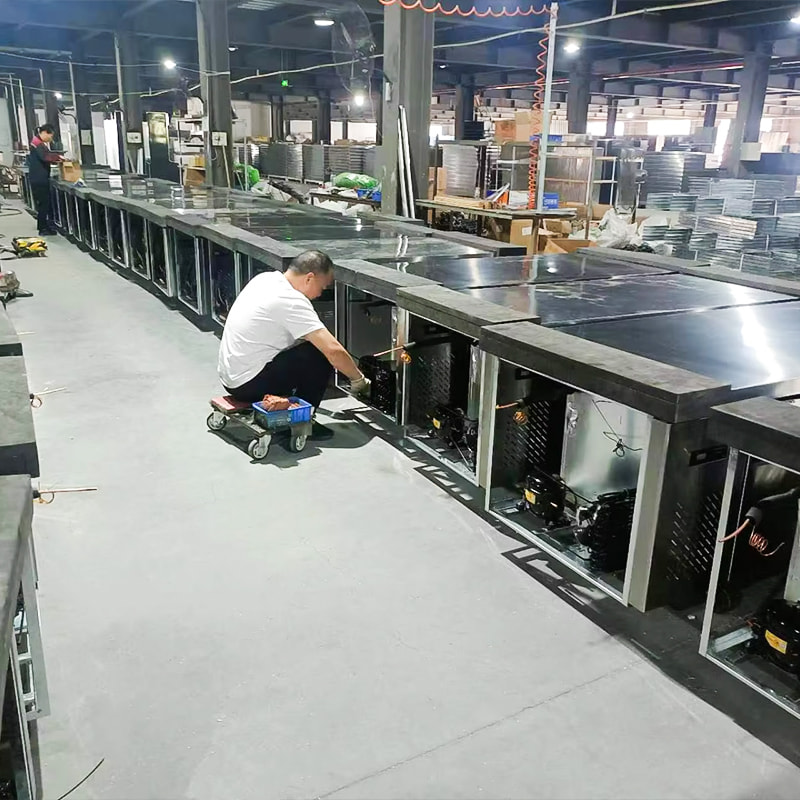 Płaska szafka kuchenna chłodzona powietrzem o długości 1,8 m Płaska szafka kuchenna chłodzona powietrzem o długości 1,8 m